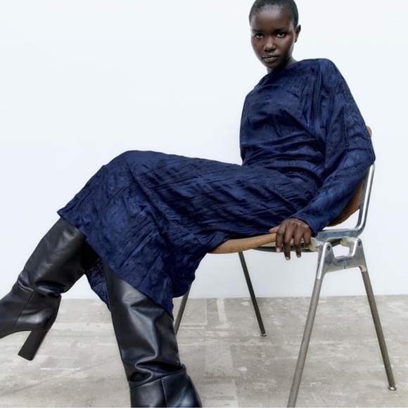 Zara Wrinkled Midi Skirt Women’s Size M  Blue Satin Effect Blogger New 1131/835 - Picture 4 of 9